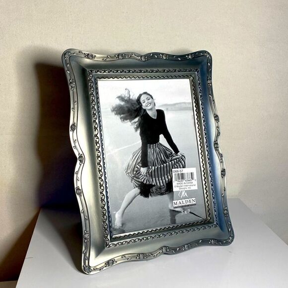 NWT Malden Picture Frame   - Picture 1 of 2